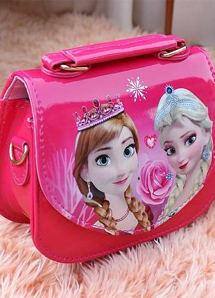 Дитяча сумочка "крижане серце" на 1 відділення з ручкою та довгим ремінцем на магнітному замку, 15х12х6см