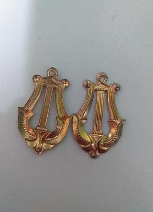 Значки у формі ліри