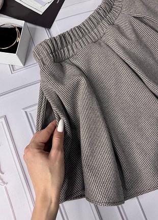 Комфортна жіноча спідниця-шорти на резинціз кишенями