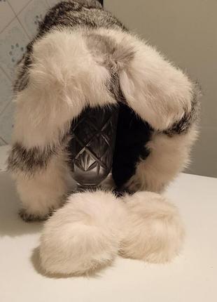 Шапка из меха кролика с бубонами
