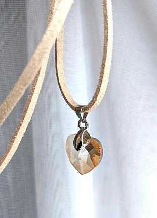 Підвіска кришталеве серце на замшевому шнурку