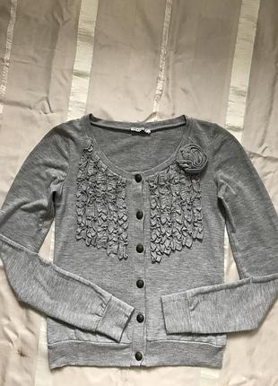 Трикотажна  кофта angie на гудзиках  m-l сіра з трояндою
