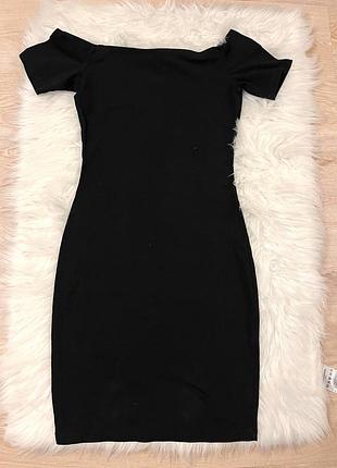 Чорна класична жіноча сукня