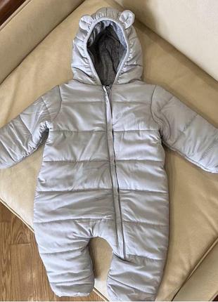 Класний комбінезон-мішка, капюшон з вушками 6 міс ріст 68, сірий на замку загальний стан ідеальний, є нюанс на рукаві ( думаю можна легко виправити)
