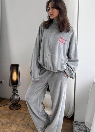 Костюм жіночий