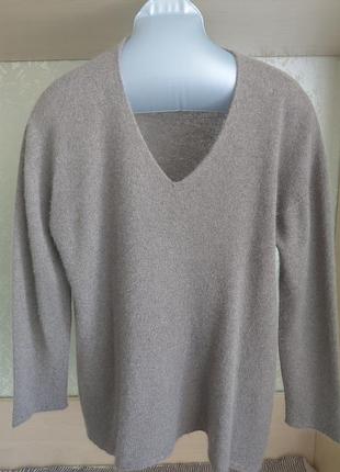 Пуловер женский из 100% кашемира 
выполнен в италии