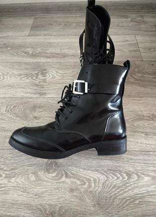 Ботинки полулаковые