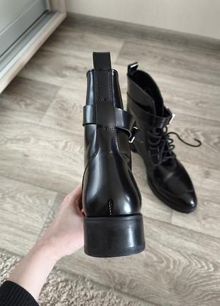Ботинки полулаковые 6