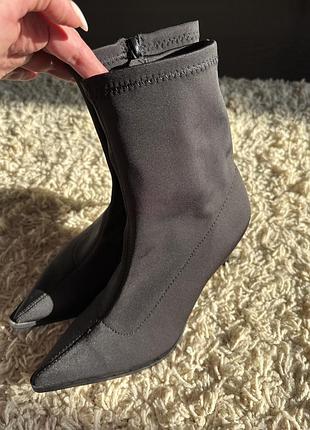 Чоботи-панчохи stradivarius