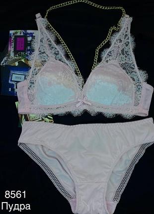 Жіноча спідня білизна, комплект
