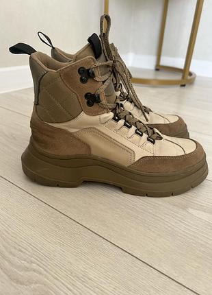 Зручні черевики з комбінованих матеріалів