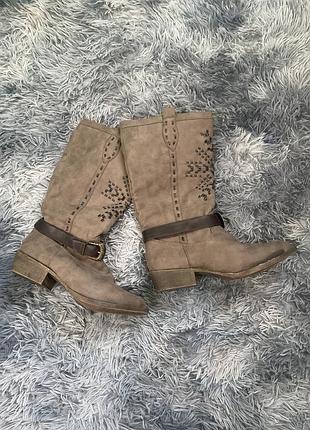 Високі чоботи зі штучної замші