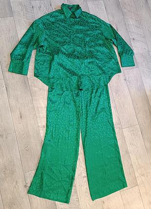 Ог руб. 140 ( носится свободной), долж. руб спереди 62, а позади 75, объем талии 68 тянется до 100, объем бедер 110 тянется до 122, длин.штанов 112