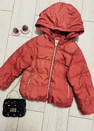 Демісезонна стьобана куртка з капюшоном на дівчинку 3-4 роки