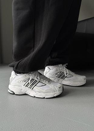 Женские кроссовки adidas response cl white black адидас белого с черными цветами
