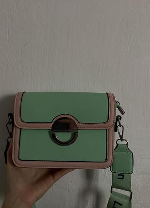 Невелика м'ятно-рожева сумка через плече