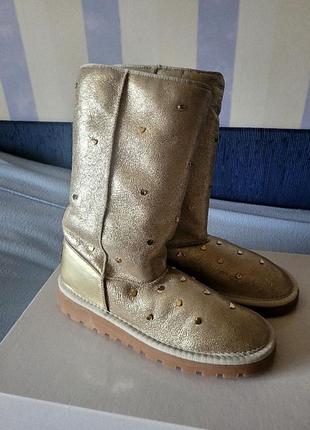 Угги moschino женские золотистого цвета, размер 40