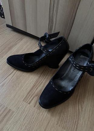 Замшеві туфлі 38 розміру