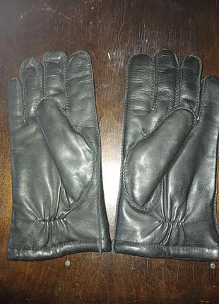 Продаю перчатки мужские 9 /5 размерчерный цвет.  длина по среднему 27см пальцу  ширина по долоне 13см  мех натуральный фабричные.