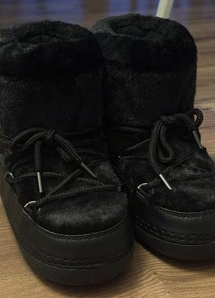 Снігоходи чорні