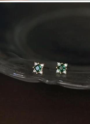 Оболденні міні квадратні сережки під смарагд та діамант