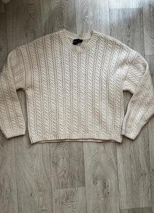 Светр молочного кольору