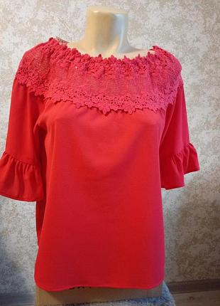 Яскрава святкова жіноча блуза