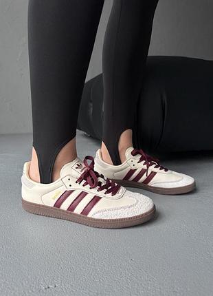 Жіночі кросівки adidas samba og beige maroon адідас самба бежевого з боровим кольорів