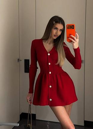 Сукня з міні посадкою