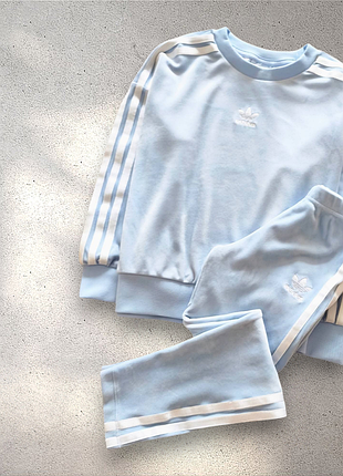 Спортивный костюм светло-голубой велюровый комплект от adidas originals