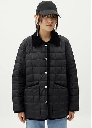 Красива стильна актуальна чорна стьобана  куртка від бренду concertuk