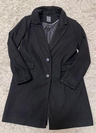 Чорне пальто