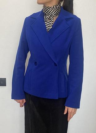 Укорочене пальто-піджак, неймовірного синього кольору
