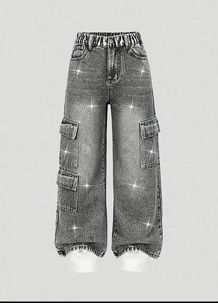 Джинсы карго со стразами и накладными карманами