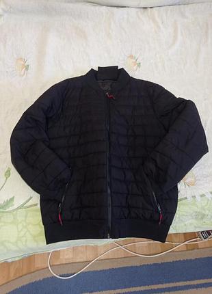 Куртка чорна сезоном осінь-весна