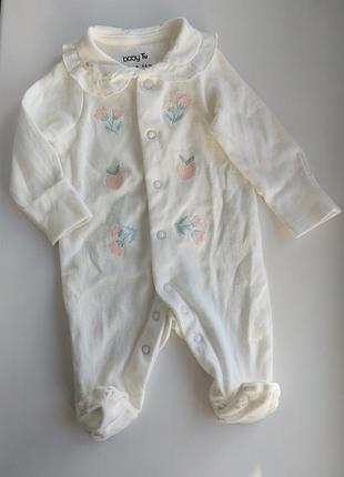 Чоловічок з вишивкою для новонародженої дівчинки