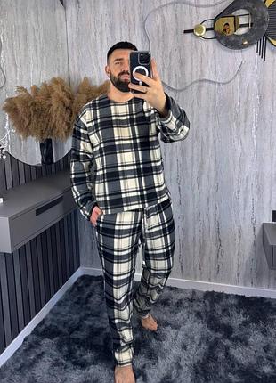 Чоловічі піжами у клітинку