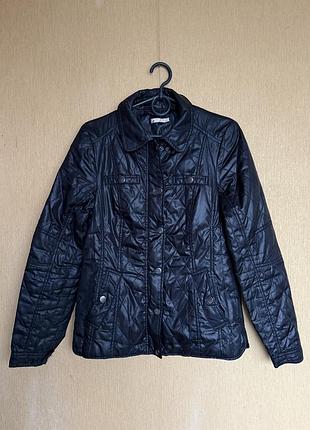 Демісезонна чорна жіноча куртка