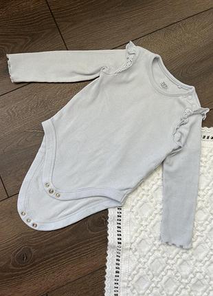 Блакитний котоновий боді довгий рукав для дівчинки 3-6 міс 68 см з мереживними оборками