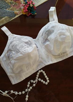 Брендовий білосніжний кружевний бюстгалтер без кісточок triumph, eur 95g