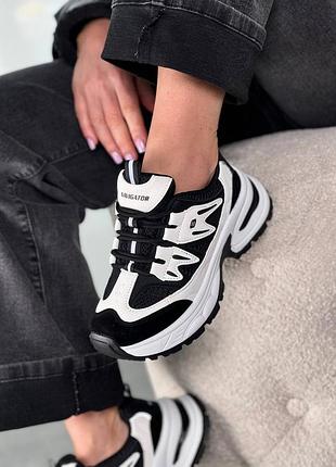 Кроссовки женские