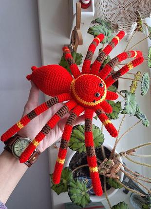 Паук большая мягкая вязаная игрушка