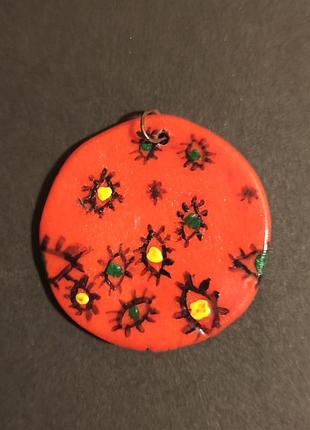 Хенд-мейд кулончик з пластику