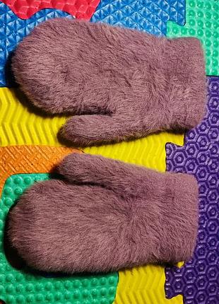 Зимние теплые перчатки, очень теплые, в идеальном состоянии, на возраст 5-8 лет.
