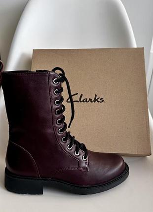 Чоботи жіночі clarks, 35 розмір, колір бургунді, абсолютно нові