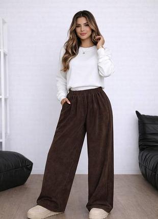 Стильные и удобные брюки из вельвета - идеальный вариант для ежедневных образов.