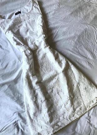 Сукня ніжна біла