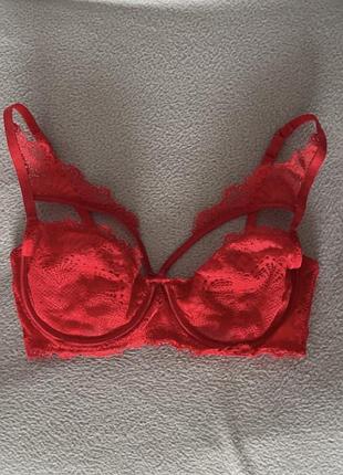 Бюст червоний