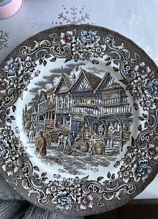 Це декоративна керамічна тарілка серії royal tudor ware від компанії barker brothers, виготовлена в англії, із зображенням броварні bowans