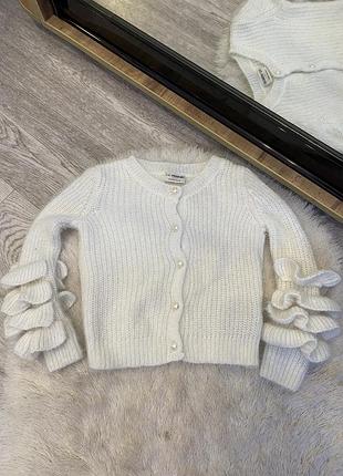 Кардиган на дівчинку з рюшами,вʼязаний